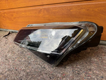 Laden Sie das Bild in den Galerie-Viewer, Frontscheinwerfer Skoda Superb III 3V1941015B Xenon Links Scheinwerfer Headlight