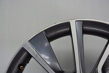 Laden Sie das Bild in den Galerie-Viewer, 1x Alufelge 17 Zoll 7.0" 5x100 46ET Glanz 5JJ601025G Mg Rim Wheel FEL9610810341vh