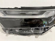 Laden Sie das Bild in den Galerie-Viewer, Frontscheinwerfer Toyota V LED Links Scheinwerfer Headlight SCH8683571983np
