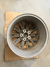 Laden Sie das Bild in den Galerie-Viewer, 1x Alufelge 16 Zoll 8.0&quot; 5x112 46ET Glanz Graphit A2124015802 Mercedes-Benz W212