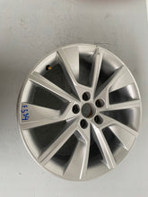 Load image into Gallery viewer, 1x Alufelge 17 Zoll 6.5" 5x100 40ET Glanz Silber 658601025C Skoda Kamiq FEL5252124872mk