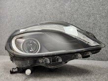 Laden Sie das Bild in den Galerie-Viewer, Frontscheinwerfer Mercedes-Benz W246 A2468201661 030127127200 Xenon Rechts SCH9029967737th