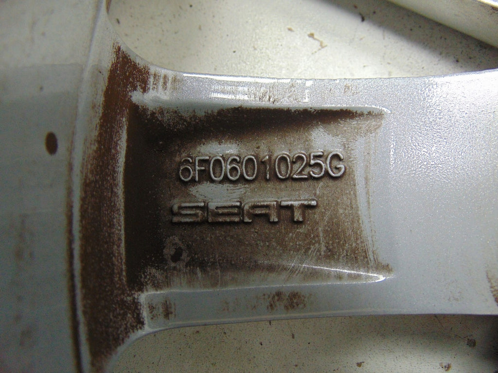 1x Alufelge 15 Zoll 5.5" 5x100 40ET Glanz Silber 6F0601025G Seat I Ibiza FEL7666654112az