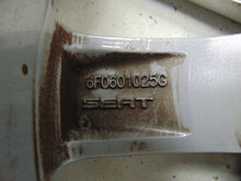 Load image into Gallery viewer, 1x Alufelge 15 Zoll 5.5" 5x100 40ET Glanz Silber 6F0601025G Seat I Ibiza FEL7666654112az