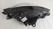 Laden Sie das Bild in den Galerie-Viewer, Frontscheinwerfer BMW 2 Active Tourer U06 5A42247-08 Links Headlight