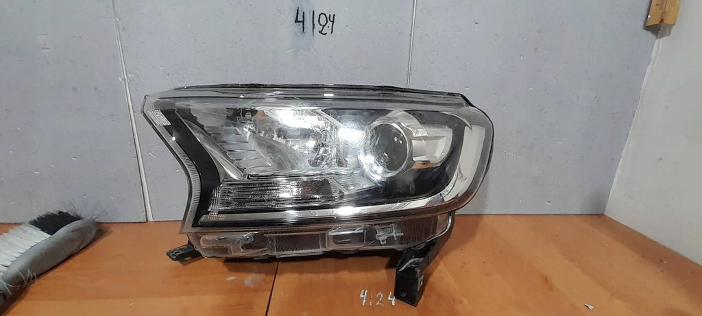 Frontscheinwerfer Ford Ranger MIA11524 Links Scheinwerfer Headlight