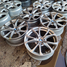 Laden Sie das Bild in den Galerie-Viewer, 4x Alufelge 17 Zoll 7.5" 5x112 30ET Glanz Grau 6883518 BMW Rim Wheel FEL7470211147xp