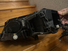 Load image into Gallery viewer, Frontscheinwerfer VW Passat 89315540 Xenon Rechts Scheinwerfer Headlight SCH4937352102em
