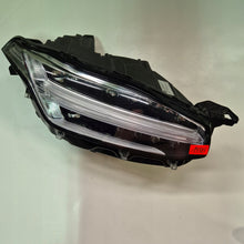 Laden Sie das Bild in den Galerie-Viewer, Frontscheinwerfer Volvo Xc90 II 31655808 31655807 Rechts Scheinwerfer Headlight