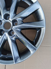 Laden Sie das Bild in den Galerie-Viewer, 1x Alufelge 18 Zoll 7.0&quot; 5x114.3 50ET Matt Silber 9965337080 Mazda Cx-3