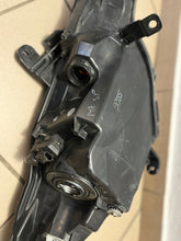 Laden Sie das Bild in den Galerie-Viewer, Frontscheinwerfer Toyota Aygo Links Scheinwerfer Headlight SCH1576440036rq