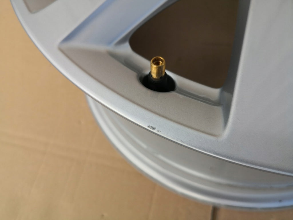 1x Alufelge 16 Zoll 6.5" 5x100 40ET Glanz Silber 82A601025C Audi A1 Rim Wheel FEL9711871795qi