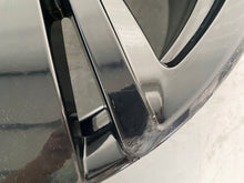 Load image into Gallery viewer, 1x Alufelge 20 Zoll 9.0" 5x112 33ET Glanz Schwarz 760601025AA VW Touareg FEL4049965139rq