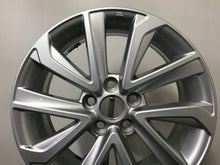 Laden Sie das Bild in den Galerie-Viewer, 1x Alufelge 17 Zoll 6.5&quot; 5x114.3 30ET Glanz Silber 8880-3 Toyota X Rim Wheel