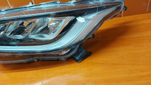 Load image into Gallery viewer, Frontscheinwerfer Toyota Yaris LED Ein Stück (Rechts oder Links) Headlight