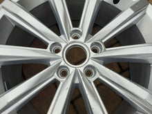 Load image into Gallery viewer, 1x Alufelge 17 Zoll 7.0" 5x112 45ET Silber 3G0601025 VW Passat B8 Rim Wheel FEL2425347068ab