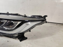 Laden Sie das Bild in den Galerie-Viewer, Frontscheinwerfer Toyota Yaris Links Scheinwerfer Headlight SCH8380704216hf