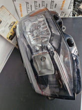 Laden Sie das Bild in den Galerie-Viewer, Frontscheinwerfer VW Multivan Transporter T67E1A Links Scheinwerfer Headlight SCH7992886630cp