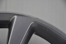 Laden Sie das Bild in den Galerie-Viewer, 1x Alufelge 18 Zoll 7.0" 5x114.3 45ET Glanz Graphit 9965787080 Mazda Rim Wheel FEL6243066451rs