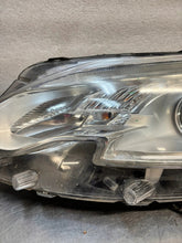 Load image into Gallery viewer, Frontscheinwerfer Peugeot 2008 I 9815405780 Links Scheinwerfer Headlight SCH4028873855vr