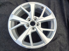 Laden Sie das Bild in den Galerie-Viewer, 1x Alufelge 18 Zoll 7.0" 5x112 43ET Glanz Silber 83A601025J Audi Q3 Rim Wheel FEL5707752066ix