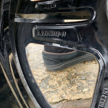 Laden Sie das Bild in den Galerie-Viewer, 1x Alufelge 18 Zoll 8.5&quot; 5x112 M8S-JK7-1BN Mercedes-Benz W205 Rim Wheel