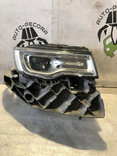 Laden Sie das Bild in den Galerie-Viewer, Frontscheinwerfer Jeep Grand Cherokee Wk2 68289238AG Rechts Headlight SCH1098785672es
