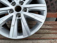 Load image into Gallery viewer, 1x Alufelge 17 Zoll 7.0" 5x120 55ET Glanz Silber 7E0601025L VW Multivan FEL7391875639he
