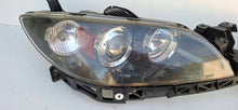 Load image into Gallery viewer, Frontscheinwerfer Mazda 3 BN8V50161 BN8V50151 Ein Satz Scheinwerfer Headlight