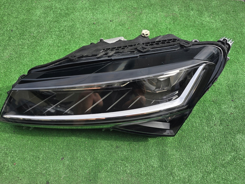 Frontscheinwerfer Skoda Superb III 3V1941015 Full LED Rechts oder Links