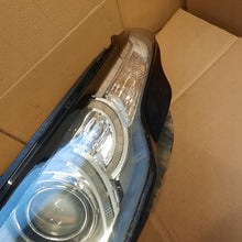 Laden Sie das Bild in den Galerie-Viewer, Frontscheinwerfer Land Rover Range I BJ32-13W030-EC Xenon Rechts oder Links SCH7967489505iy