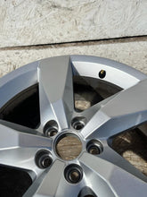 Load image into Gallery viewer, 1x Alufelge 17 Zoll 6.5&quot; 5x100 39ET Glanz Silber 2GM601025 VW T-Cross Rim Wheel