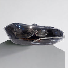 Laden Sie das Bild in den Galerie-Viewer, Frontscheinwerfer VW Polo 2G1941006 Rechts Scheinwerfer Headlight