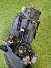 Laden Sie das Bild in den Galerie-Viewer, Frontscheinwerfer Peugeot Ion Xenon Links Scheinwerfer Headlight SCH4317549128zw