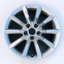 Laden Sie das Bild in den Galerie-Viewer, 1x Alufelge 17 Zoll 7.0&quot; 5x112 43ET Glanz Silber 8U0601025S Audi Q3 Rim Wheel