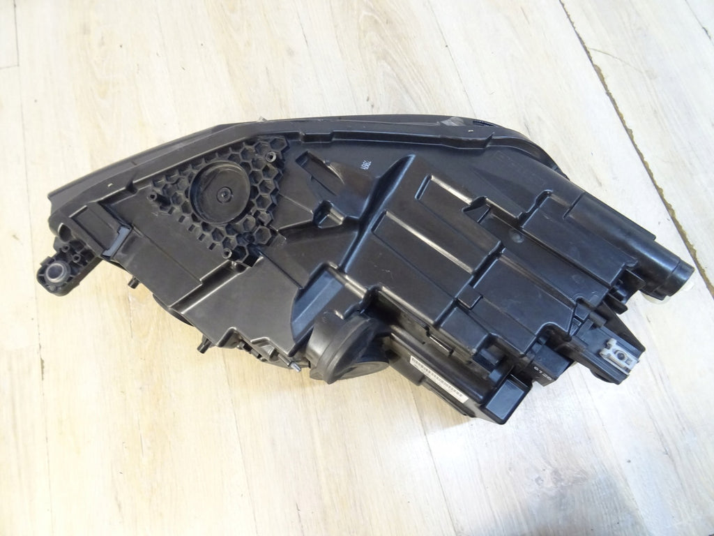 Frontscheinwerfer VW Caddy 2K1941005B Ein Stück (Rechts oder Links) Headlight SCH7978123610ks