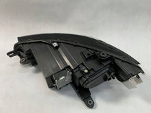 Laden Sie das Bild in den Galerie-Viewer, Frontscheinwerfer VW Passat Rechts Scheinwerfer Headlight SCH3583376830yn