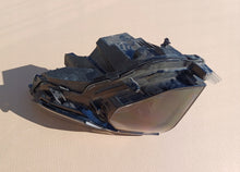 Laden Sie das Bild in den Galerie-Viewer, Frontscheinwerfer Ford Transit Courier R2X613E015AE Links Scheinwerfer Headlight SCH7471949118jr