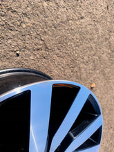 Laden Sie das Bild in den Galerie-Viewer, 1x Alufelge 18 Zoll 7.0" 5x112 5TA601025F VW Touran Rim Wheel FEL3154952045in