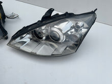 Load image into Gallery viewer, Frontscheinwerfer Ford Focus 2M5113W029 2M5113W030 Xenon Ein Satz Headlight SCH6318832106wh