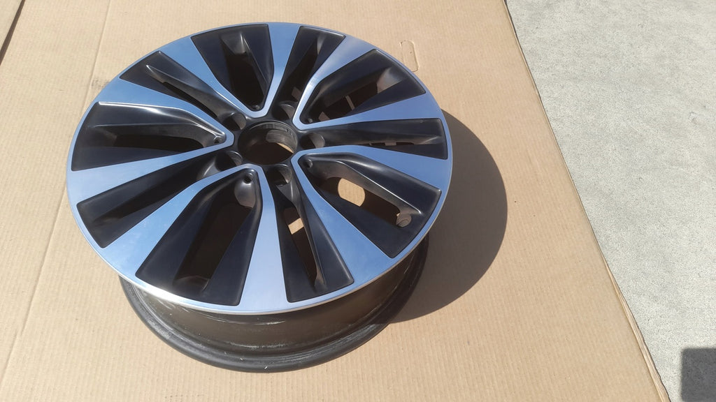 1x Alufelge 17 Zoll 6.5" 5x112 44ET A1774011000 Mercedes-Benz Cla Rim Wheel