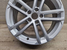 Laden Sie das Bild in den Galerie-Viewer, 1x Alufelge 17 Zoll 7.5" 5x112 49ET Glanz Silber 5G0601025AP VW Golf Vii FEL4824025208iq