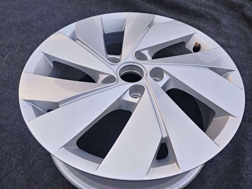 1x Alufelge 17 Zoll 6.5" 5x112 46ET Glanz Silber 5H0601025 VW Golf Viii FEL9992379310ts