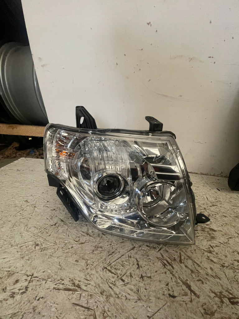 Frontscheinwerfer Mitsubishi Pajero IV 8301B330 Rechts Scheinwerfer Headlight SCH7554509792dq