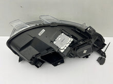 Laden Sie das Bild in den Galerie-Viewer, Frontscheinwerfer Opel Vivaro C Zafira Life 9832837680 Links Headlight