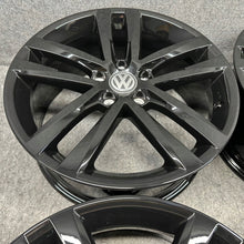 Laden Sie das Bild in den Galerie-Viewer, 4x Alufelge 18 Zoll 7.5" 5x112 51ET Glanz Schwarz 5G0601025AF VW Golf Vii FEL3964717910mj