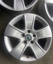 Laden Sie das Bild in den Galerie-Viewer, 1x Alufelge 16 Zoll 6.5&quot; 5x112 50ET 1Z0601025T Skoda Octavia Rim Wheel