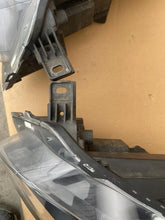 Laden Sie das Bild in den Galerie-Viewer, Frontscheinwerfer Ford Kuga LV4B-13E016-AP Ein Satz Scheinwerfer Headlight SCH5395558589an