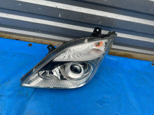 Laden Sie das Bild in den Galerie-Viewer, Frontscheinwerfer Mercedes-Benz Sprinter 906 A9068200961 1ZS24701221 Links SCH3471596085bk
