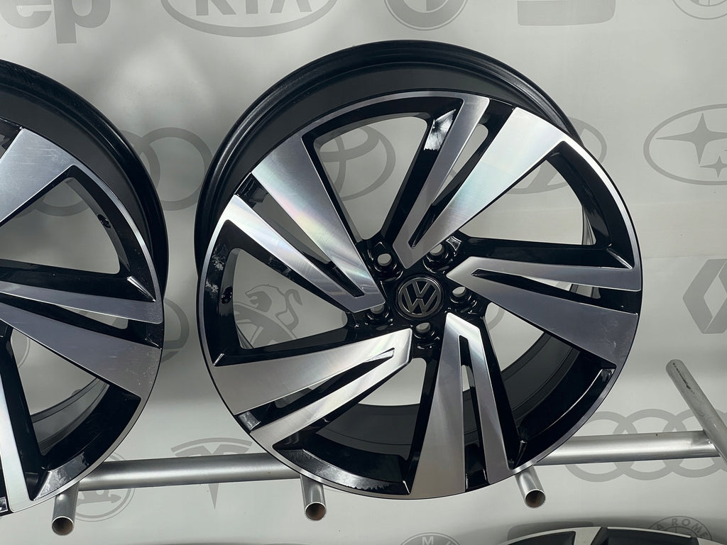 4x Alufelge 18 Zoll 7.0" 5x100 39ET Glanz Schwarz 2GM601025H VW T Cross T-Cross